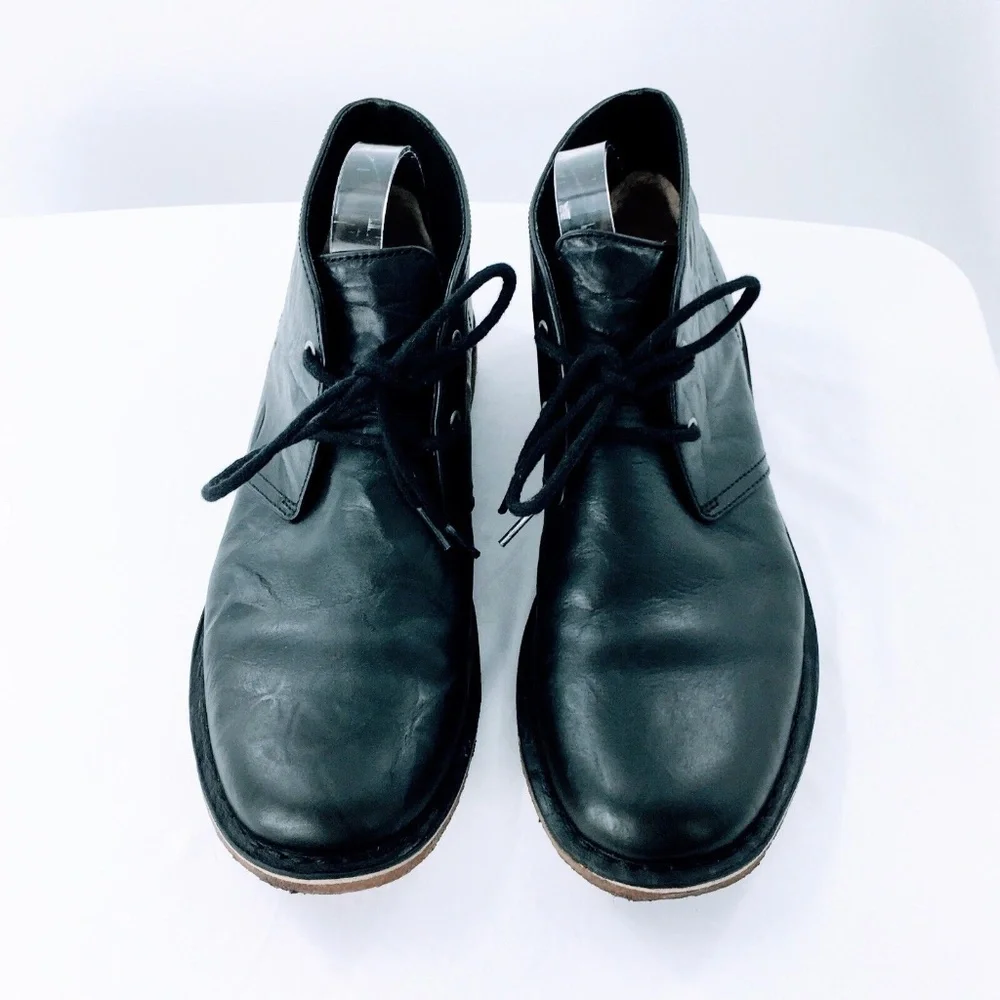 UGG Mens Chukka Boot Black Crinkled Leather Leighton Desert Shoe Crepe Sole 10.5 - Picture 2 of 13